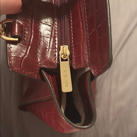 Michael Kors Burgundy Crocodile-Embossed Women's Bag - Picture 5 of 10